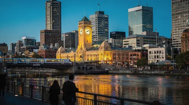 Melbourne: Melbourne city highlights group tour by bus