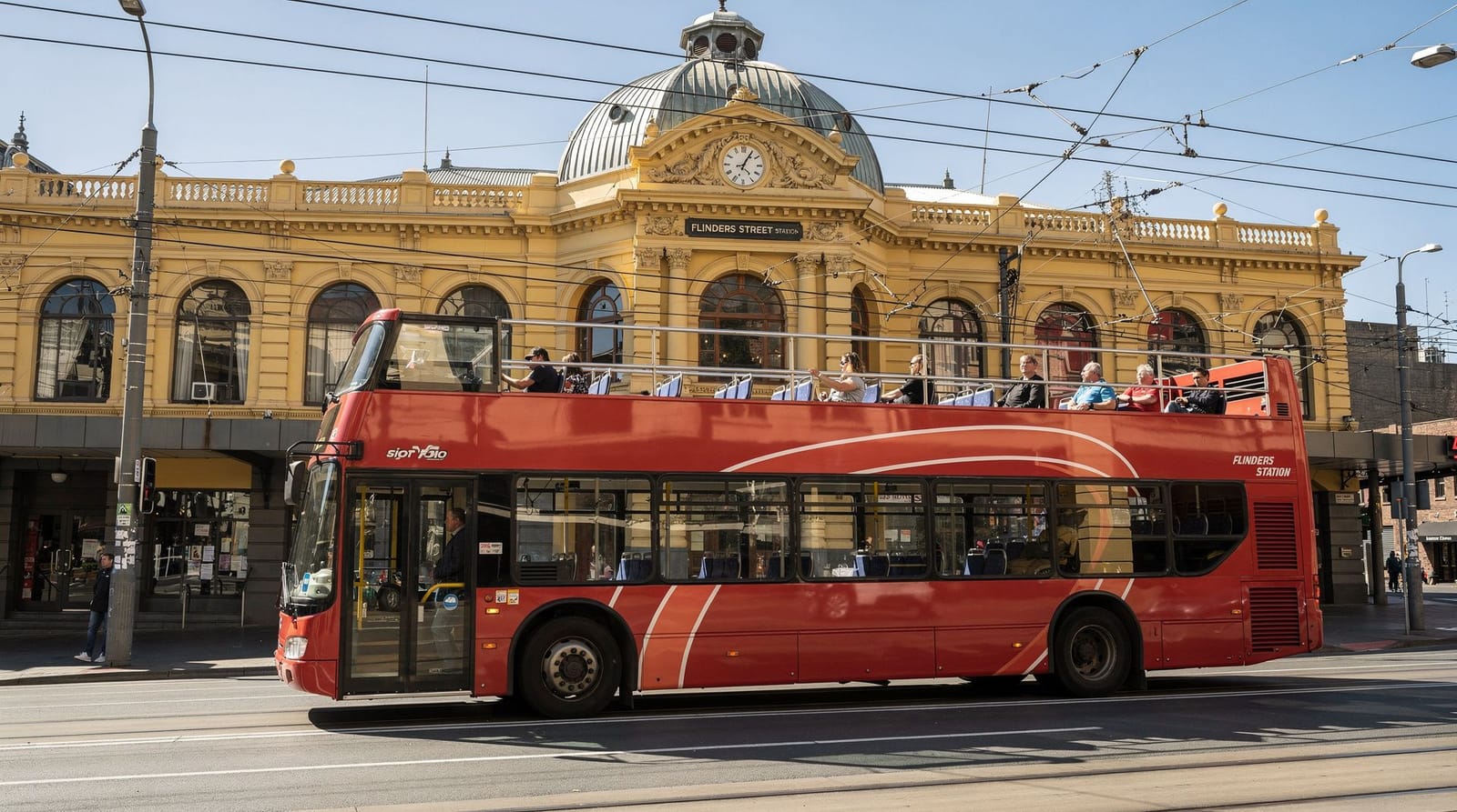 Bus hop-on hop-off à Melbourne : ce qui existe réellement — Melbourne n'a pas de grand réseau de bus hop-on hop-off comme Sydney. Voici ce q